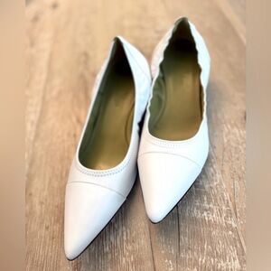 MaxMara White Chunky Kitten Heel w stretch edge size 38 New without tags